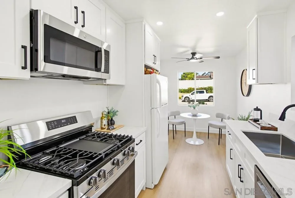 715 Sunflower Street Encinitas, CA 92024 - Photo 11 of 37