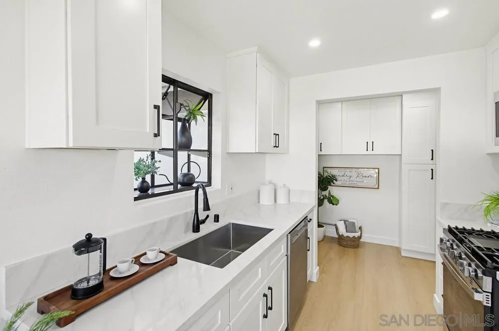 715 Sunflower Street Encinitas, CA 92024 - Photo 9 of 37