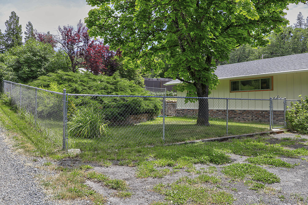 2111 Dowell Road Grants Pass, OR 97527 - Photo 31 of 32 34