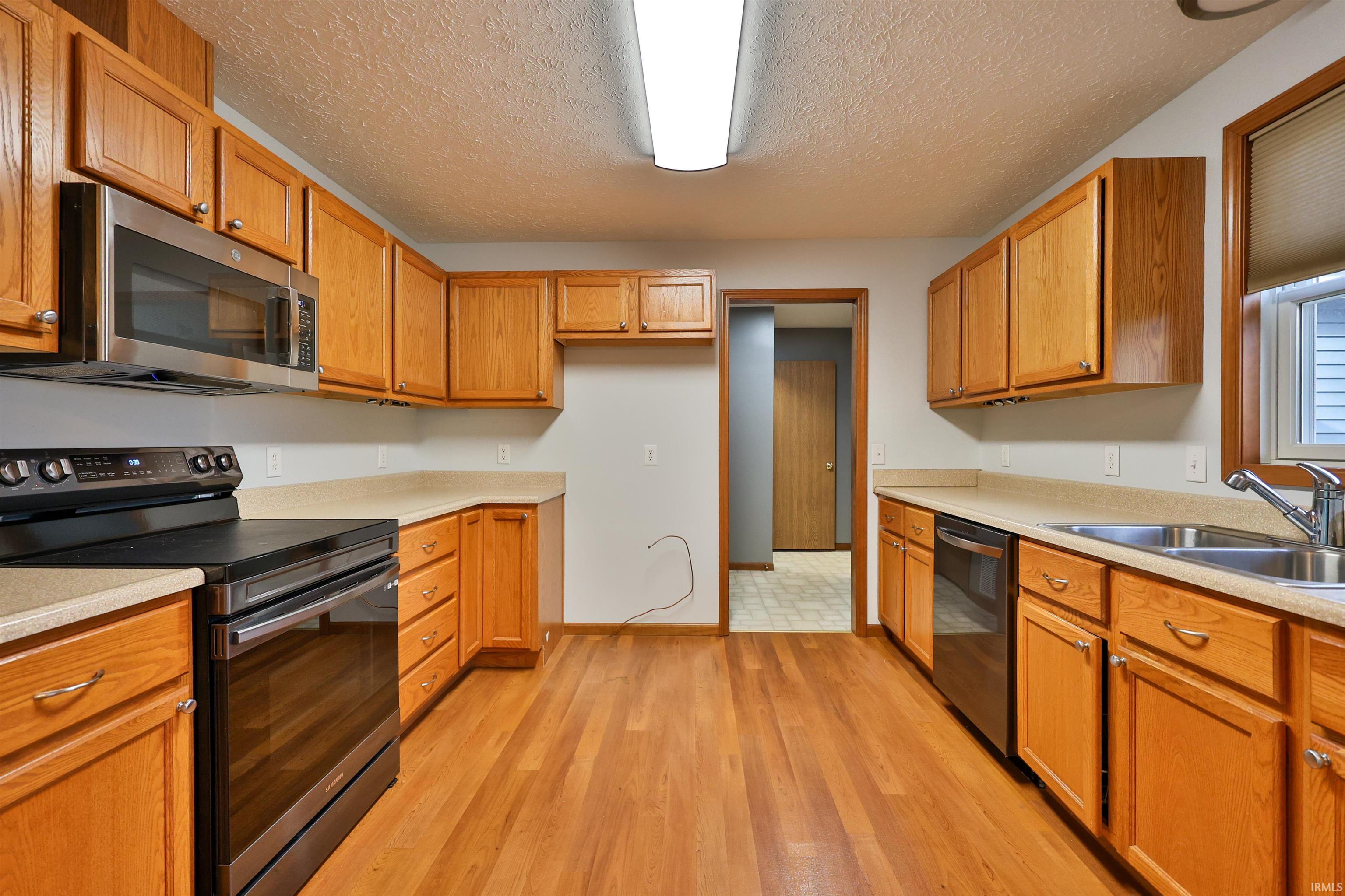 2830 East Kammerer Road Kendallville, IN 46755 - Photo 7 of 34