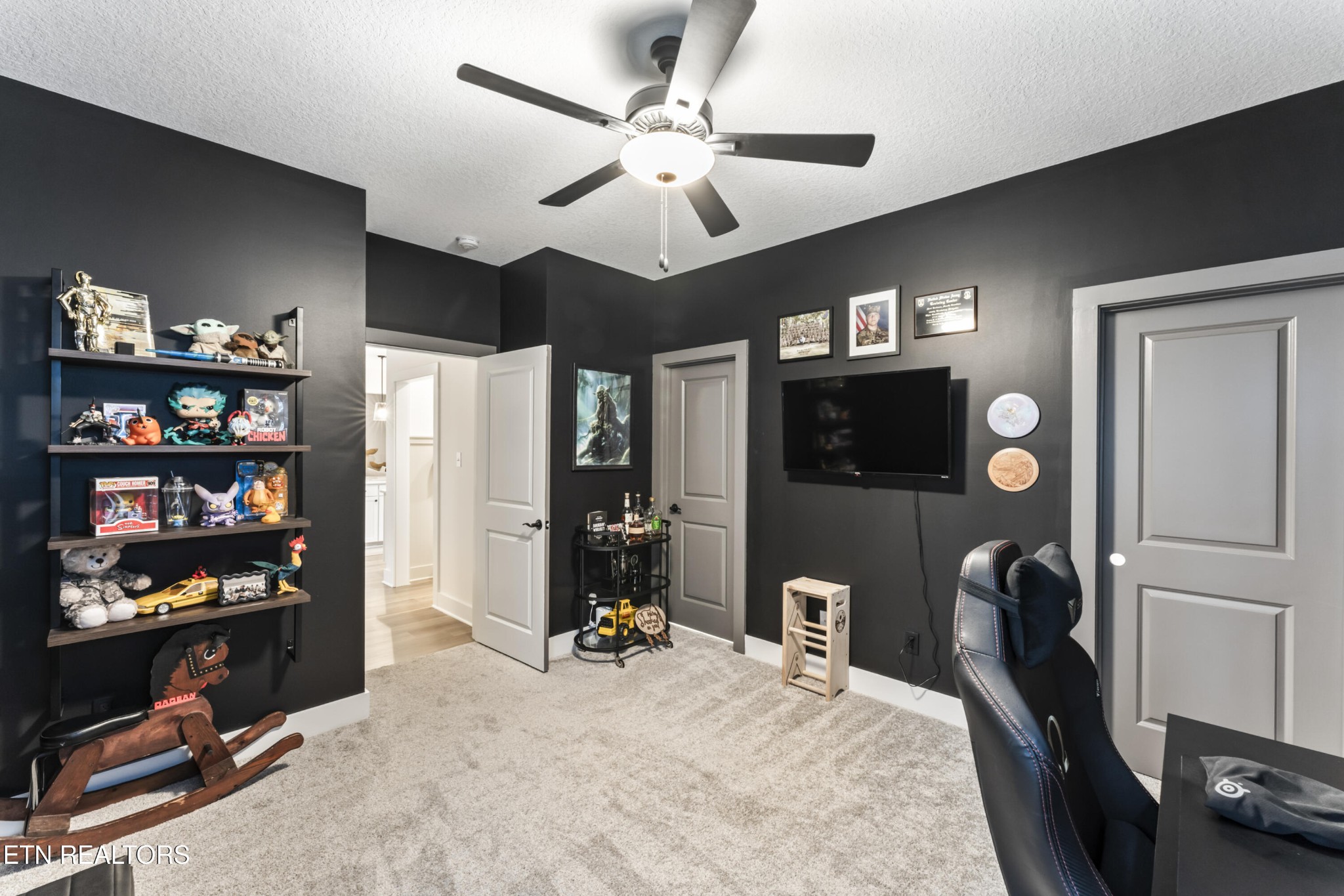 2815 Green Summers Road Knoxville, TN 37938 - Photo 15 of 50 a view of a livingroom with furniture and entryway