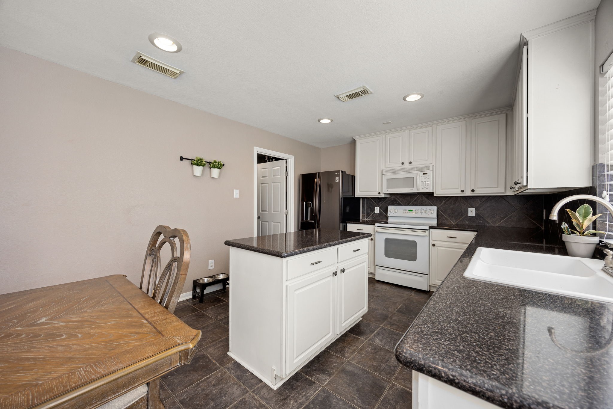 25515 Twister Trail Spring, TX 77373 - Photo 16 of 33 Additional view of the kitchen and island