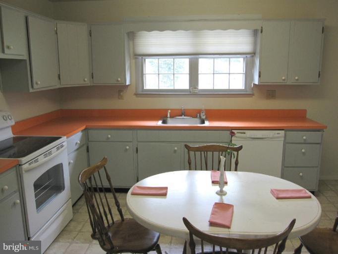 238 Cinder Road Lutherville-Timonium, MD 21093 - Photo 11 of 18 Kitchen