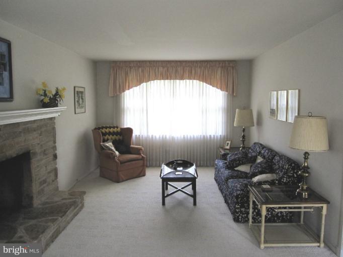 238 Cinder Road Lutherville-Timonium, MD 21093 - Photo 8 of 18 Living Room