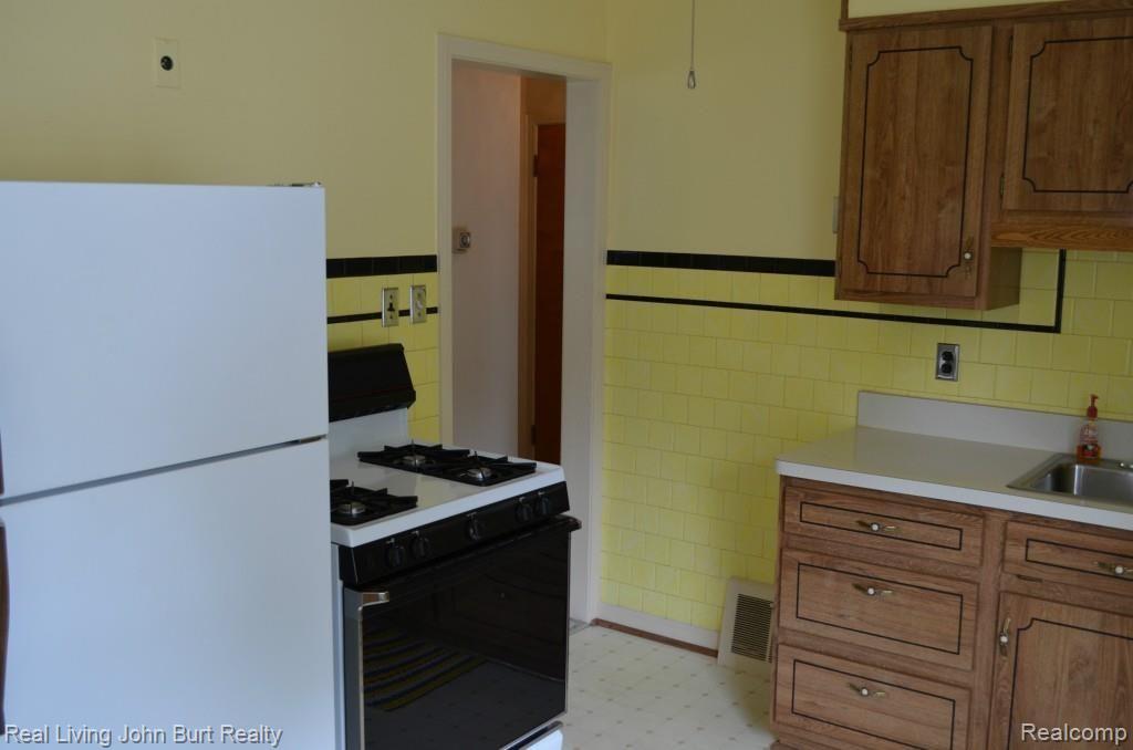 3806 Durham Road Royal Oak, MI 48073 - Photo 16 of 29 DSC_0210.jpg