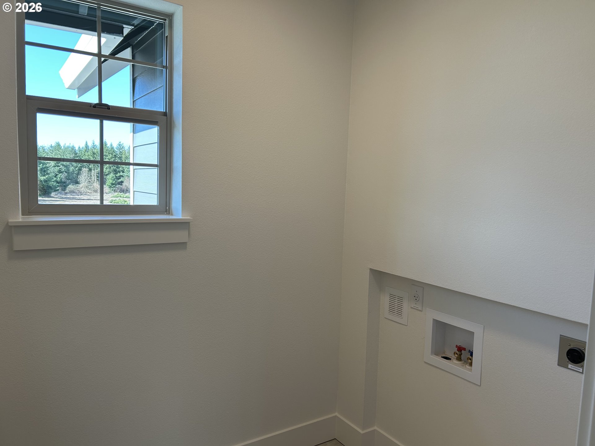 1141 Rachel Lane Molalla, OR 97038 - Photo 19 of 21 an empty room with a window