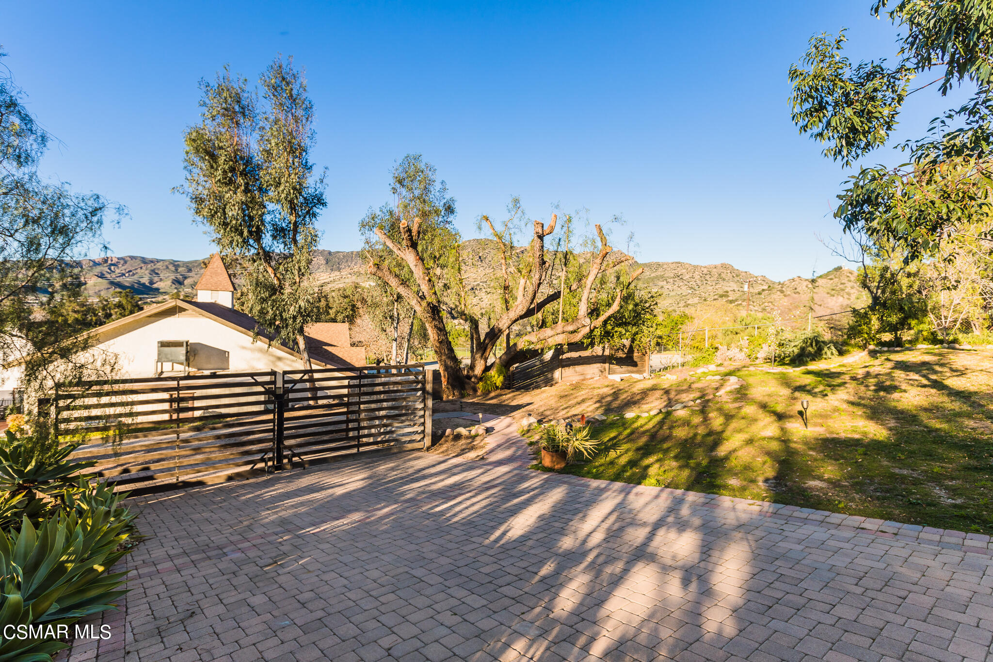 6695 Clear Springs Road Simi Valley, CA 93063 - Photo 3 of 94 763A4542