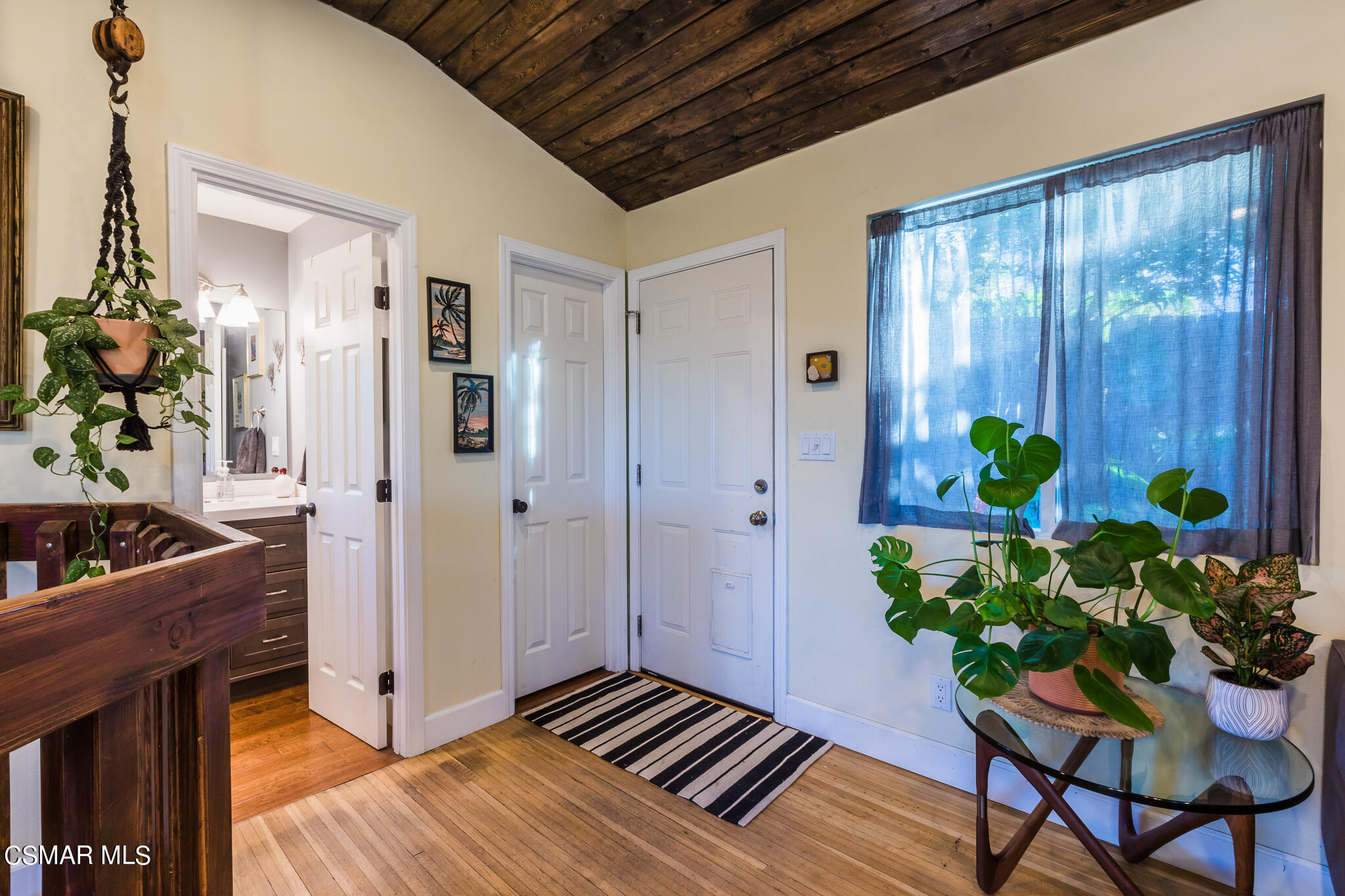 6695 Clear Springs Road Simi Valley, CA 93063 - Photo 45 of 94 a room with furniture and a potted plant
