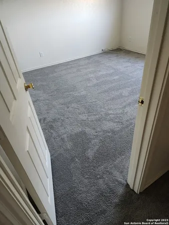 a view of empty room with window