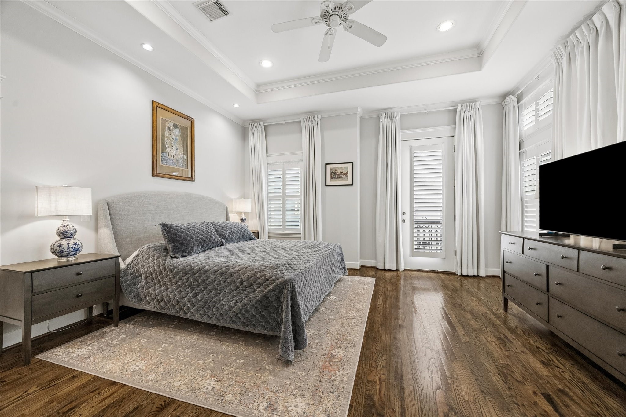 609 Rutland Street, Unit A Houston, TX 77007 - Photo 15 of 30 a bedroom with a bed and a flat screen tv