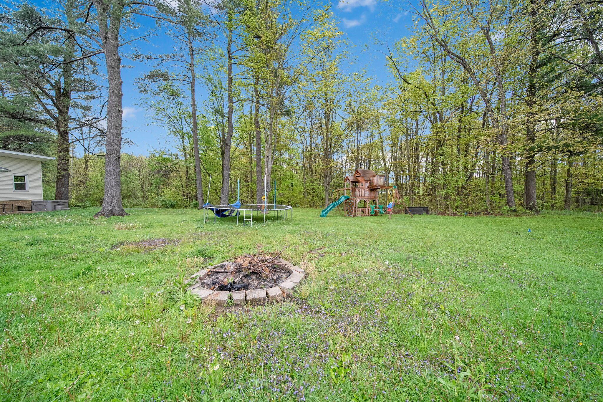 6810 Barrett Road Geneva, OH 44041 - Photo 8 of 78 52-web-or-mls-DSC09579