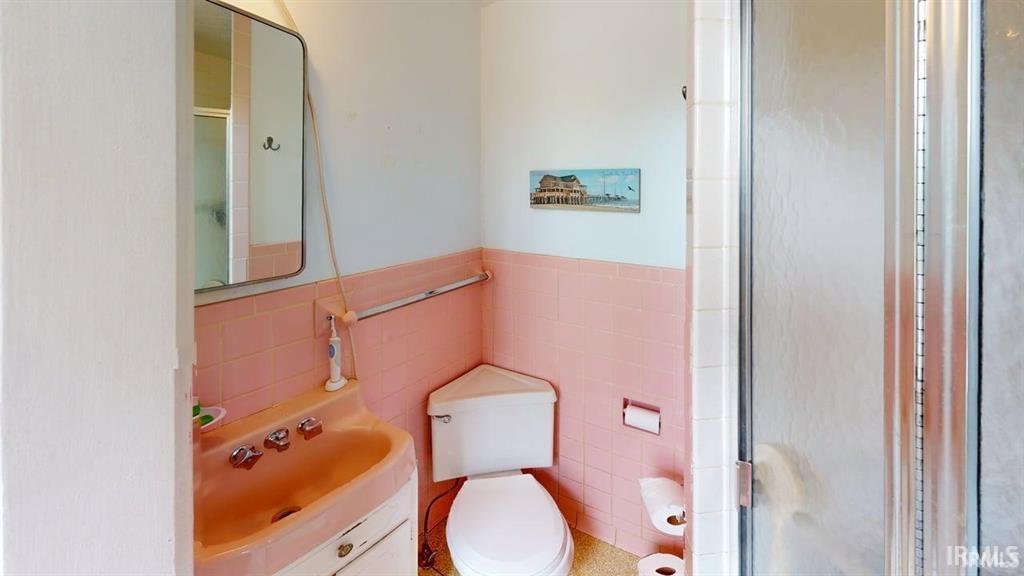 410 East Riverside Drive Jasper, IN 47546 - Photo 23 of 36