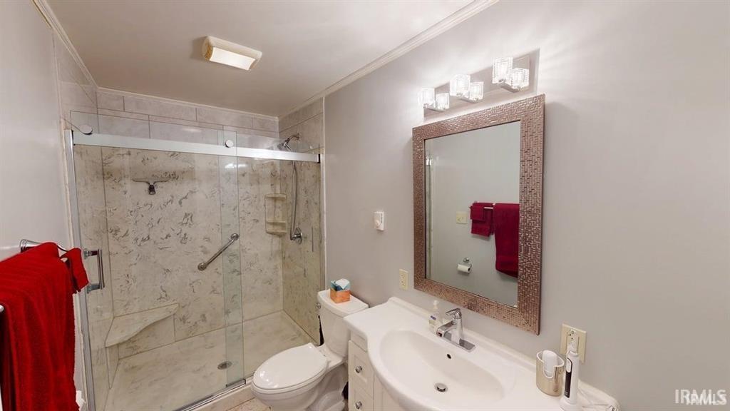 410 East Riverside Drive Jasper, IN 47546 - Photo 29 of 36