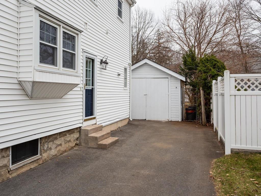 21 Homecrest Street Longmeadow, MA 01106 - Photo 4 of 41