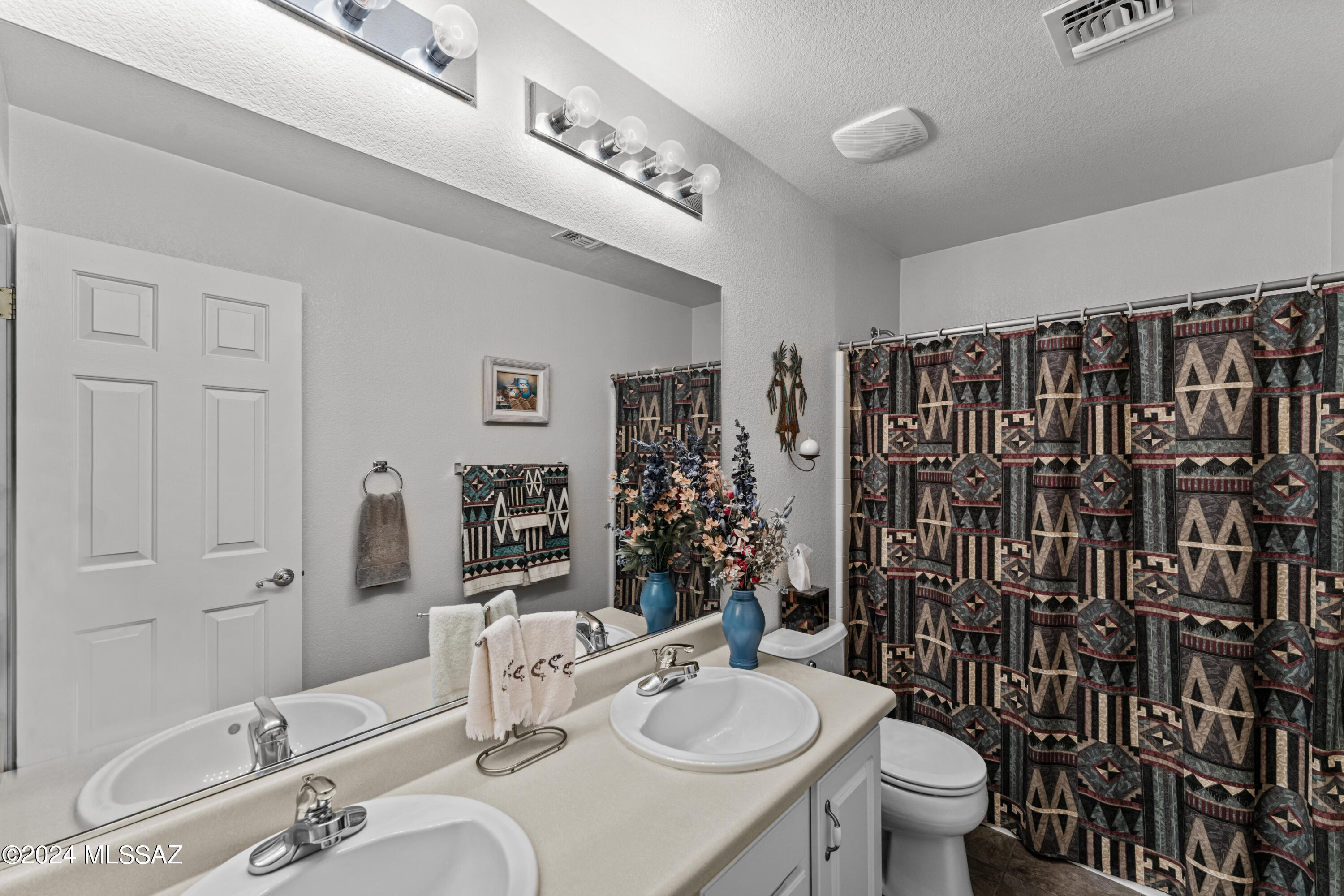 3599 East Mecate Road Tucson, AZ 85739 - Photo 25 of 32 Full Guest Bathroom 2nd Floor