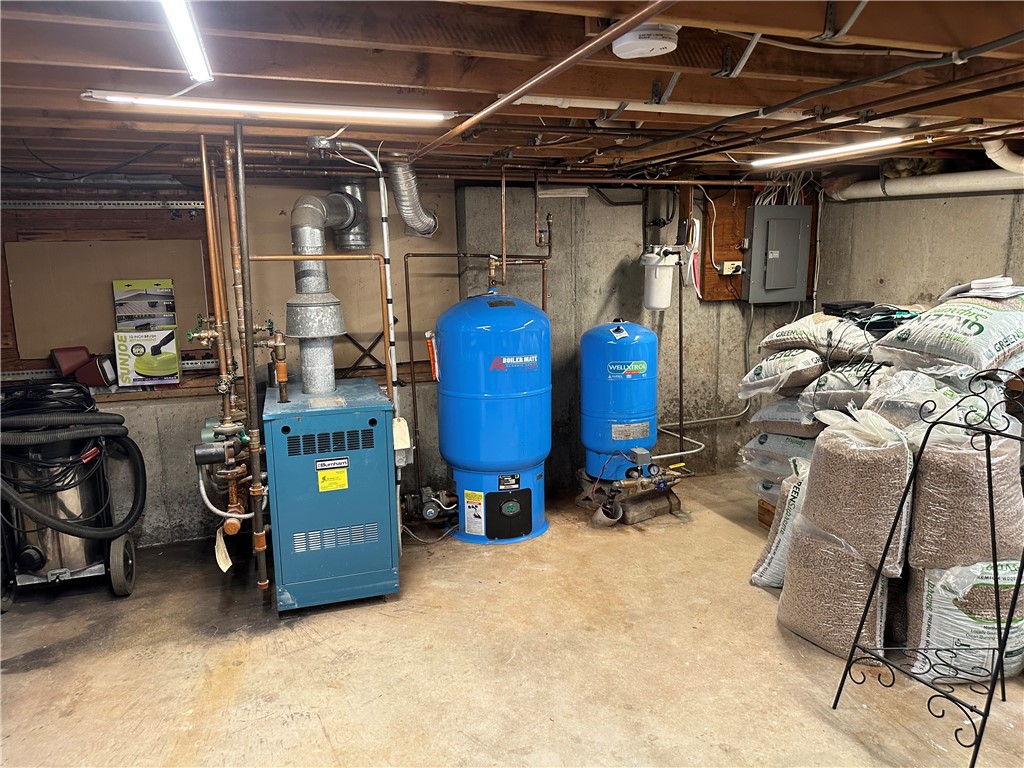 422 Shady Valley Road Coventry, RI 02816 - Photo 29 of 40