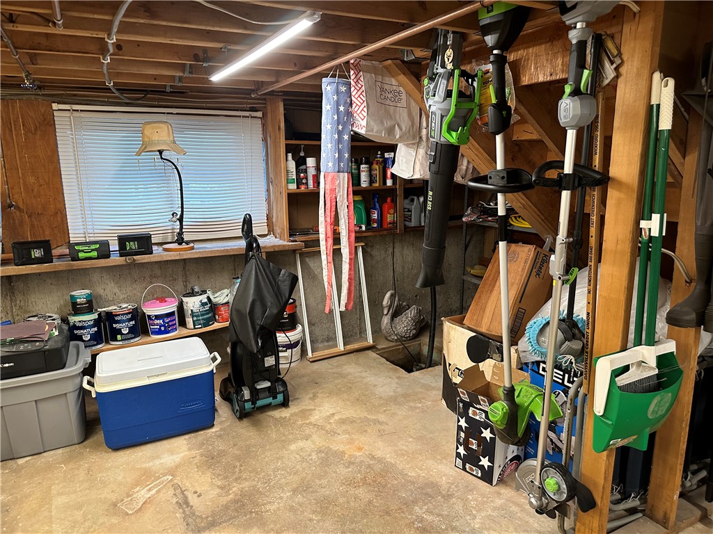 422 Shady Valley Road Coventry, RI 02816 - Photo 31 of 40