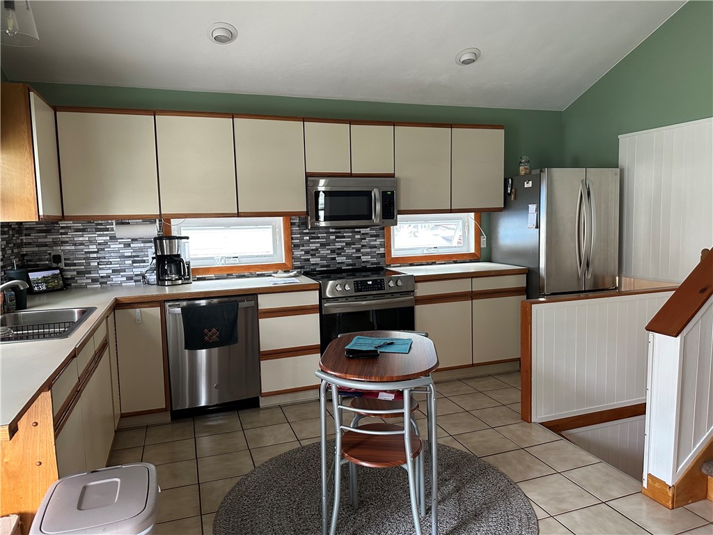 422 Shady Valley Road Coventry, RI 02816 - Photo 6 of 40