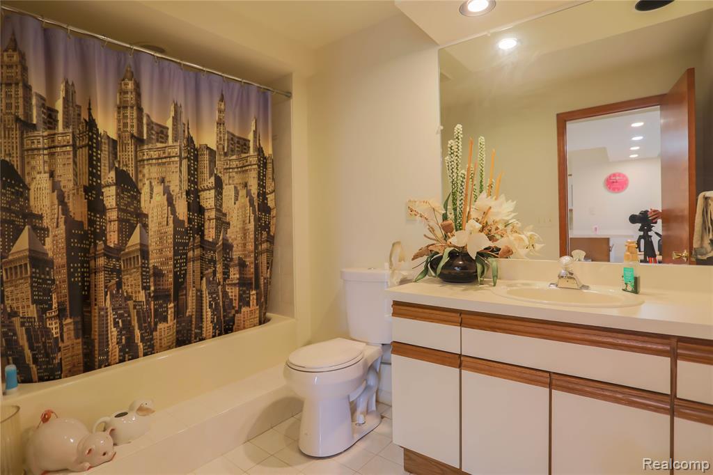 810 Box Canyon Court Rochester Hills, MI 48309 - Photo 50 of 53