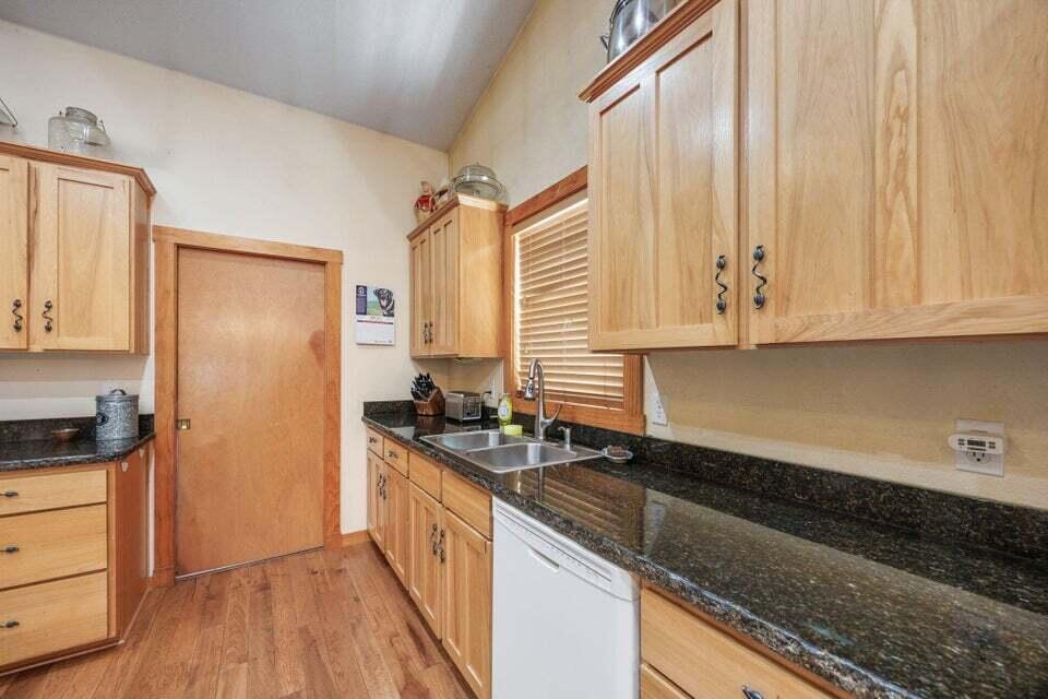 2511 Alta Vista Road Eagle Point, OR 97524 - Photo 19 of 47 20