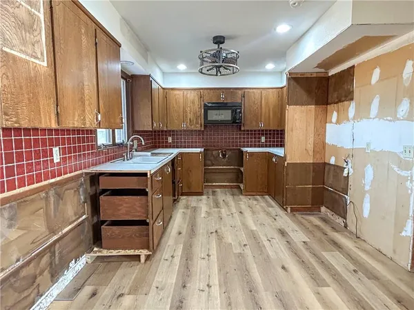 $349,000 | 20340 Highway 52, Pleasanton, KS 66075