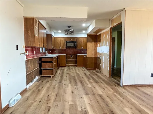 $349,000 | 20340 Highway 52, Pleasanton, KS 66075