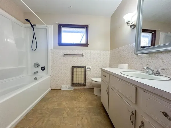 $349,000 | 20340 Highway 52, Pleasanton, KS 66075