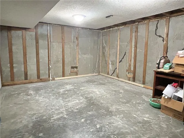 $349,000 | 20340 Highway 52, Pleasanton, KS 66075