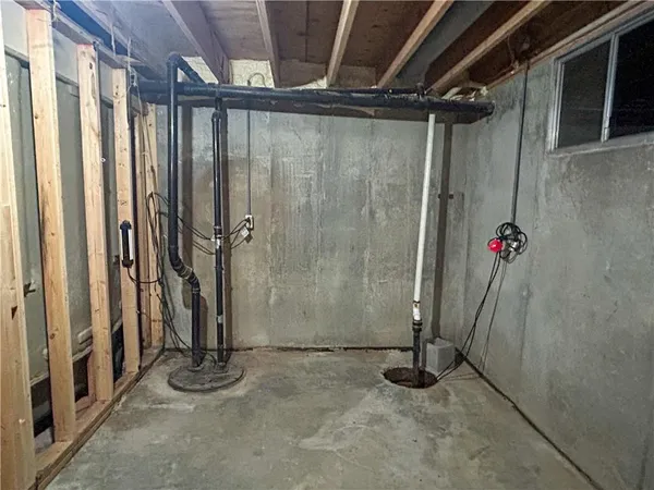 $349,000 | 20340 Highway 52, Pleasanton, KS 66075