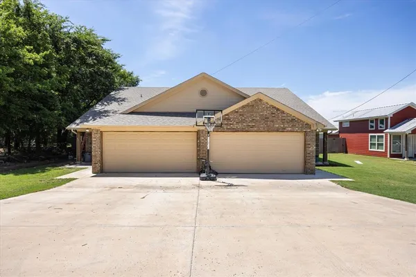$575,000 | 403 West 5th Street, Tolar, TX 76476
