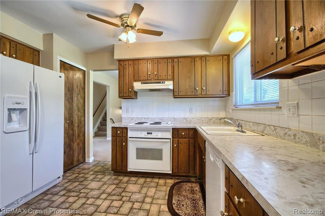 14125 Newburgh Road Livonia, MI 48150 - Photo 10 of 30 Kitchen_3rd_View.jpg