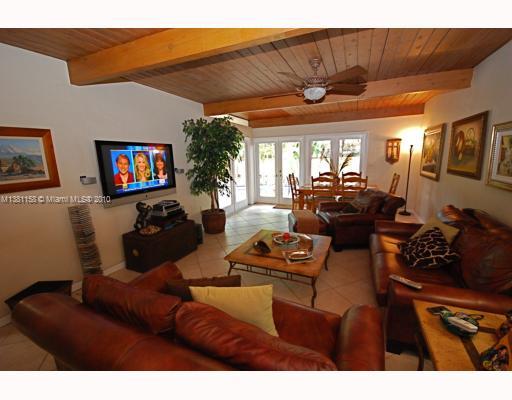 90 Southwest 17th Road Miami, FL 33129 - Photo 8 of 16 Living Room