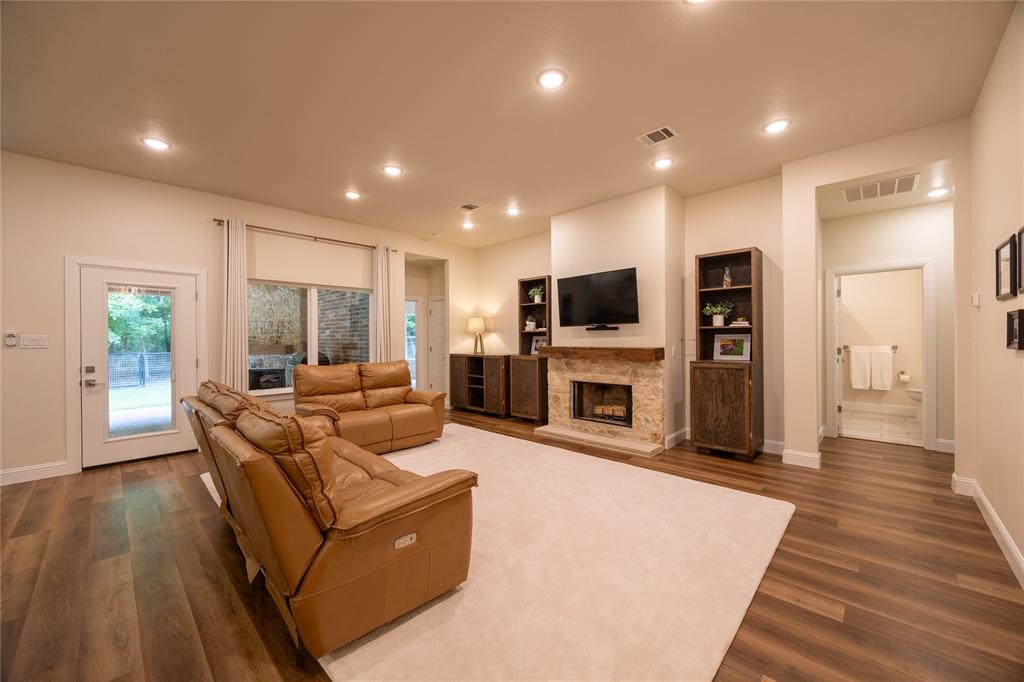 354 Glade Valley Road Azle, TX 76020 - Photo 4 of 38