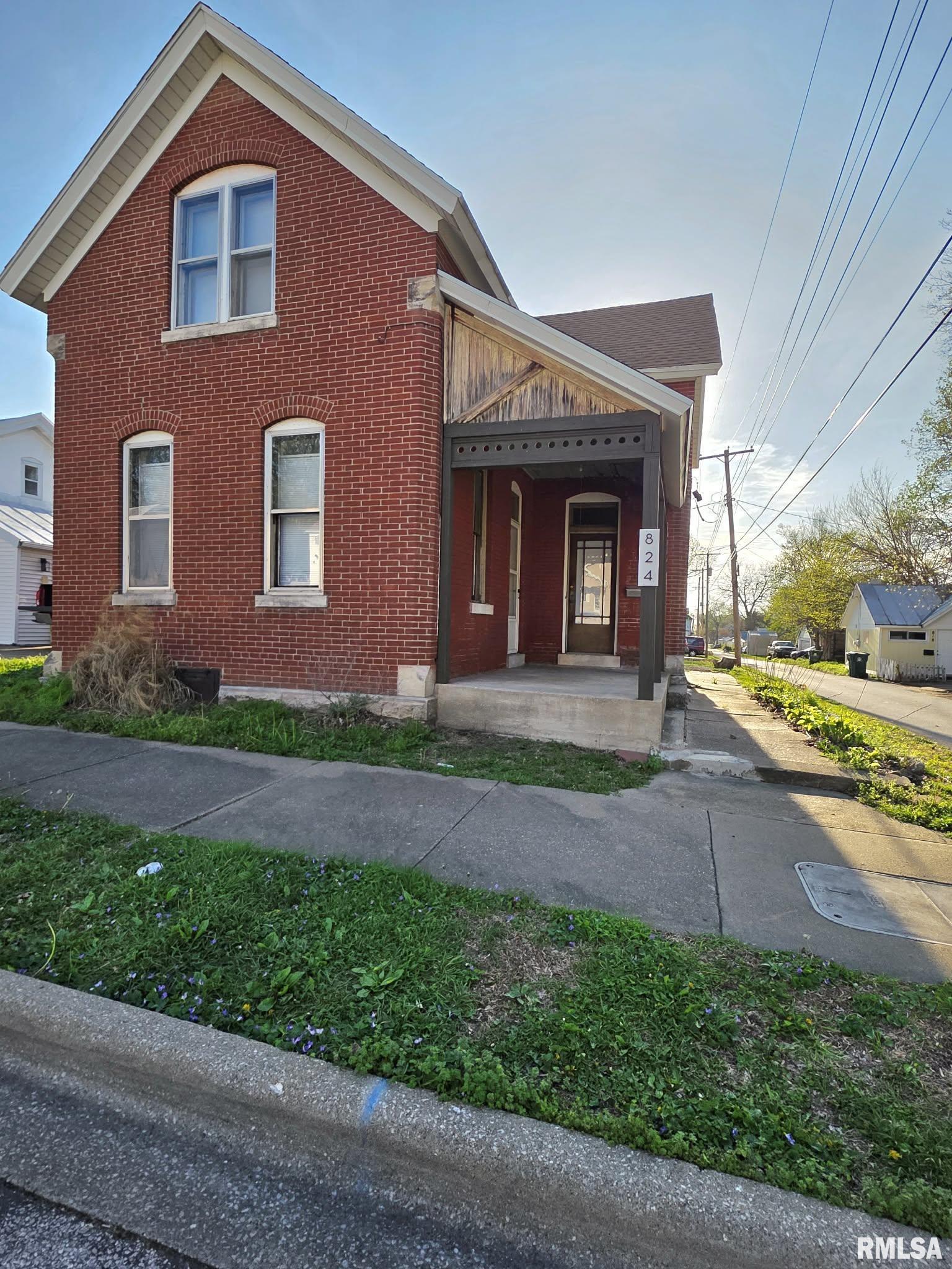 824 South 11th Street Quincy, IL 62301 - Photo 2 of 15