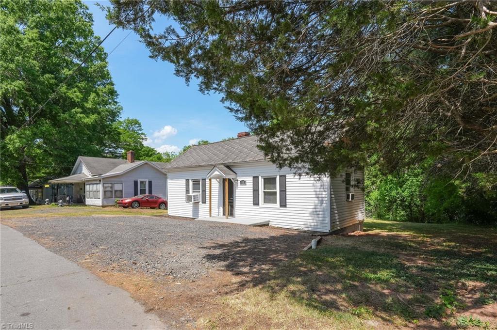1409 Ridge Avenue Eden, NC 27288 - Photo 2 of 23