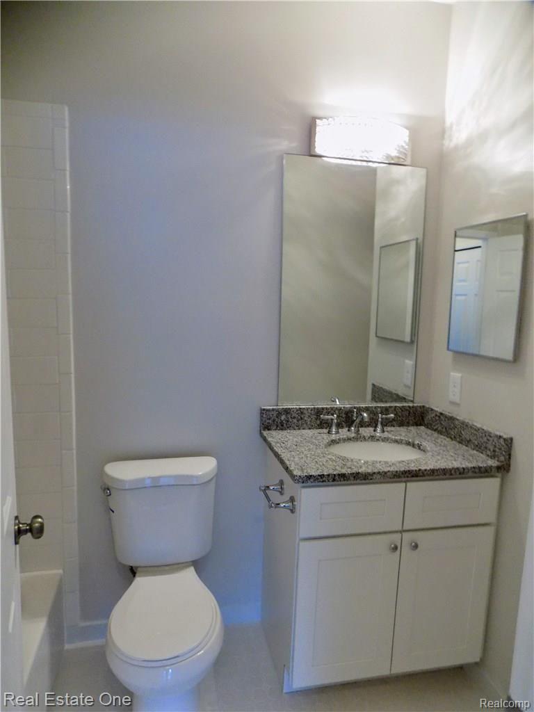 41754 Independence Drive Novi, MI 48377 - Photo 4 of 23 DSCN0391.JPG