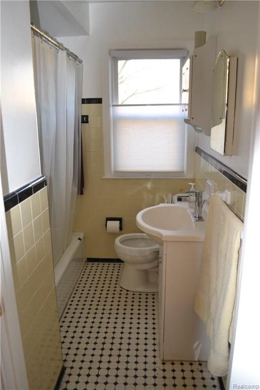 2221 Franklin Road Berkley, MI 48072 - Photo 31 of 43