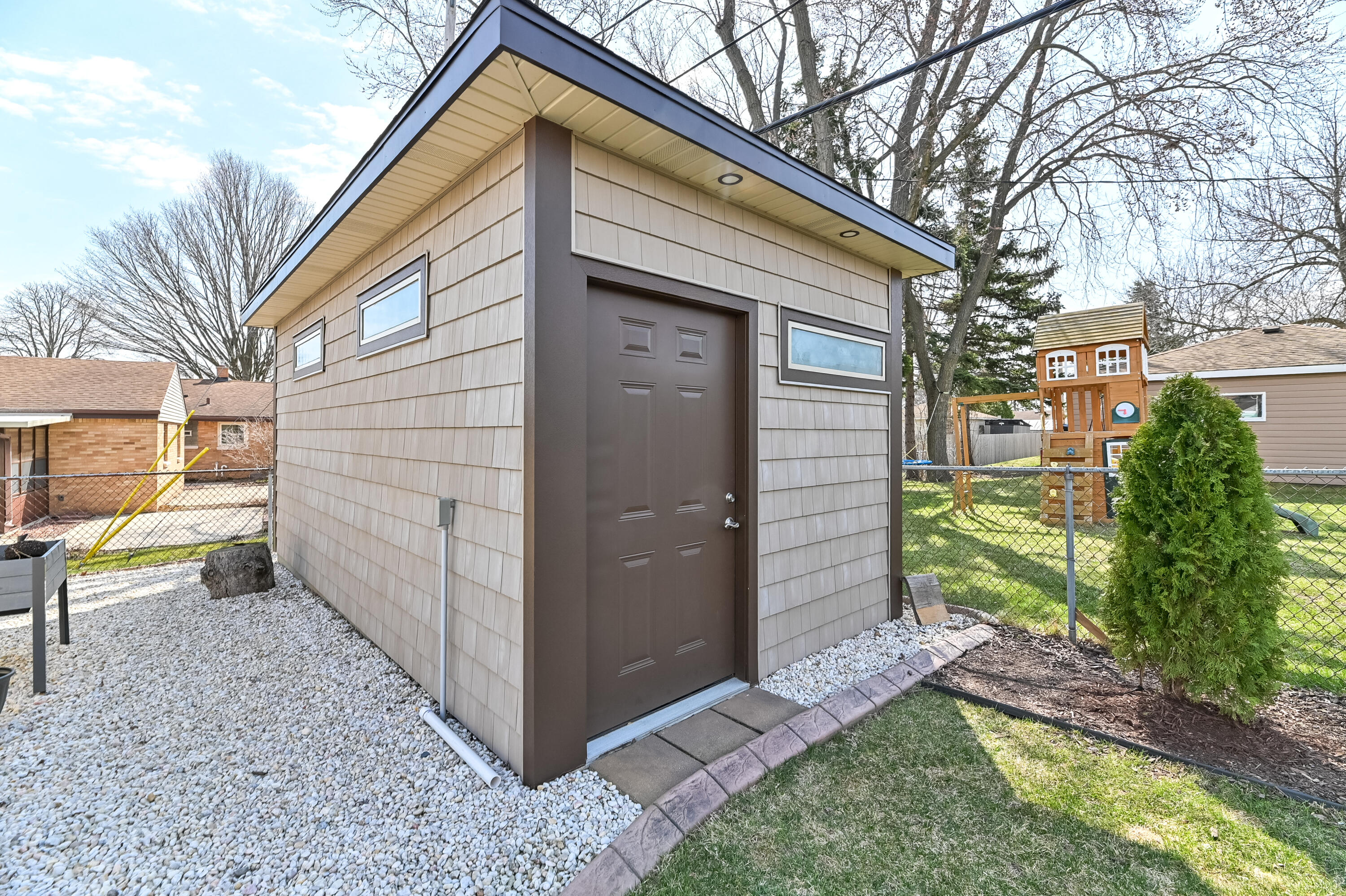 4404 South 63rd Street Greenfield, WI 53220 - Photo 27 of 31 26 S 63rd-16
