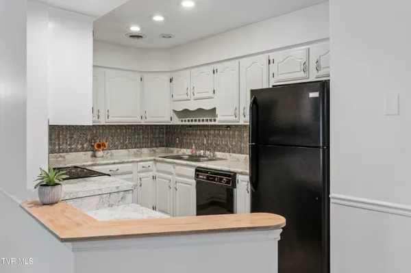 $234,500 | 400 Sunset Drive, Unit K50, Johnson City, TN 37604