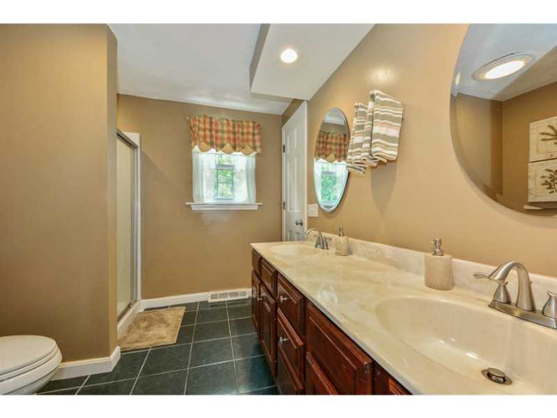 5 Edgewater Road Narragansett, RI 02882 - Photo 12 of 15 Master Bath/Spa.