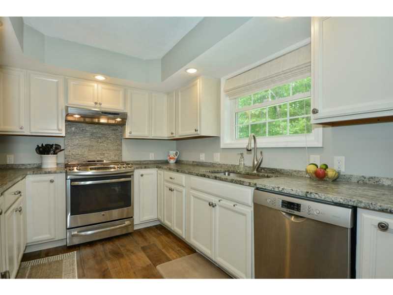 5 Edgewater Road Narragansett, RI 02882 - Photo 3 of 15 Kitchen.