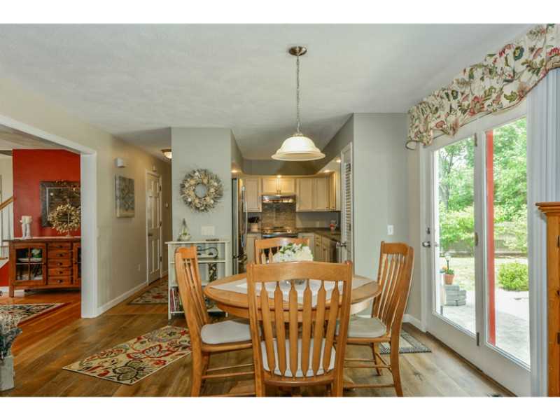 5 Edgewater Road Narragansett, RI 02882 - Photo 6 of 15 Dining Area.