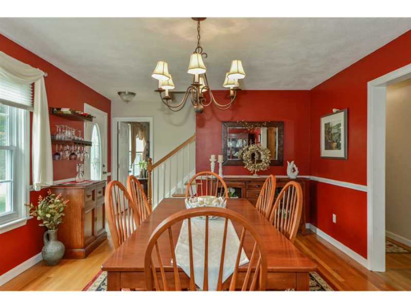 5 Edgewater Road Narragansett, RI 02882 - Photo 9 of 15 Dining Room.
