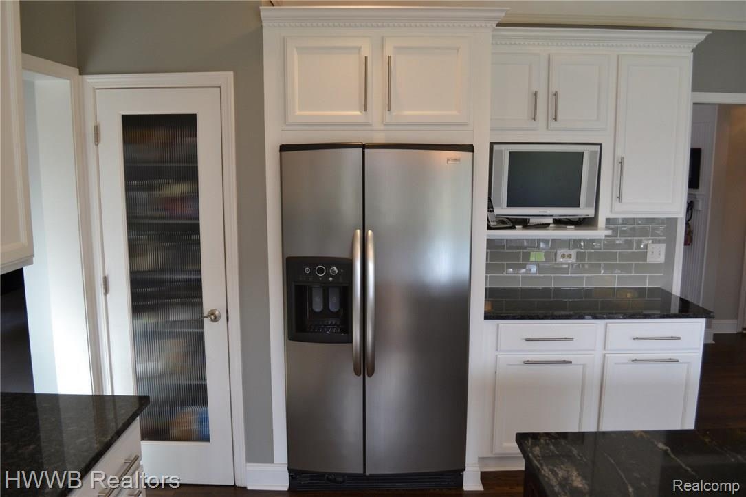 1789 Ring Neck Drive Rochester, MI 48307 - Photo 10 of 36 10-KT w Stainless Steel.JPG
