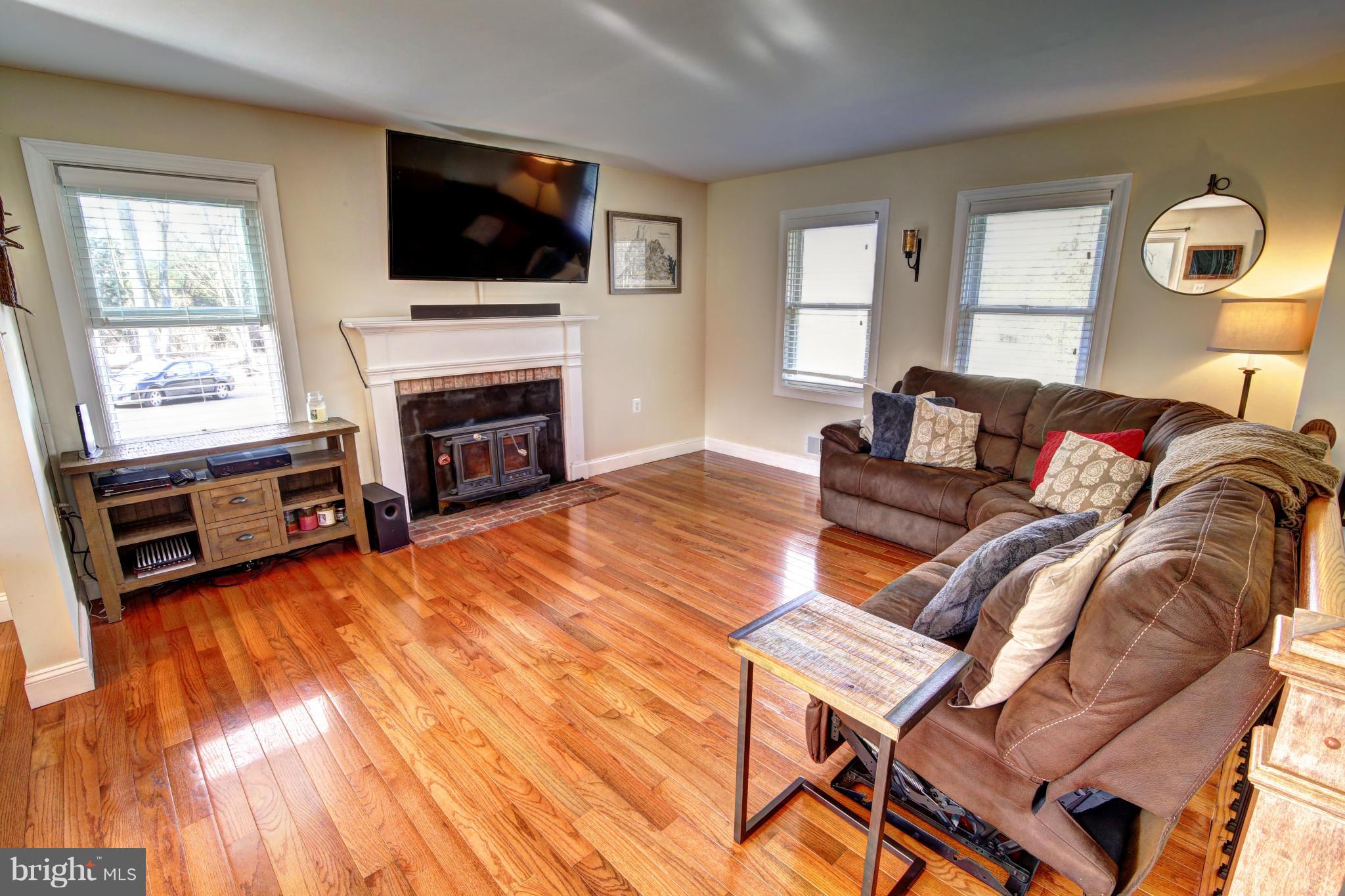 20688 Gleedsville Road Leesburg, VA 20175 - Photo 8 of 28 Family Room