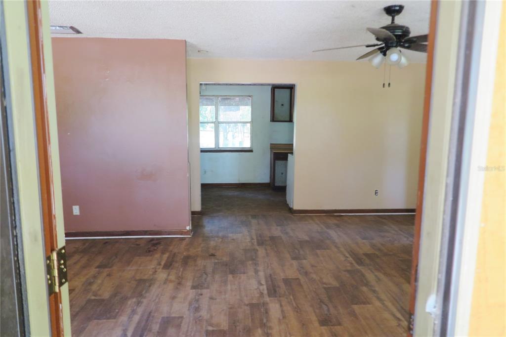 153-UNIT Ranch Road San Mateo, FL 32187 - Photo 9 of 34 a view of a room with wooden floor and a window