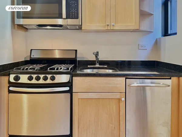 $3,650 | 210 East 68th Street, Unit 3M | Lenox Hill