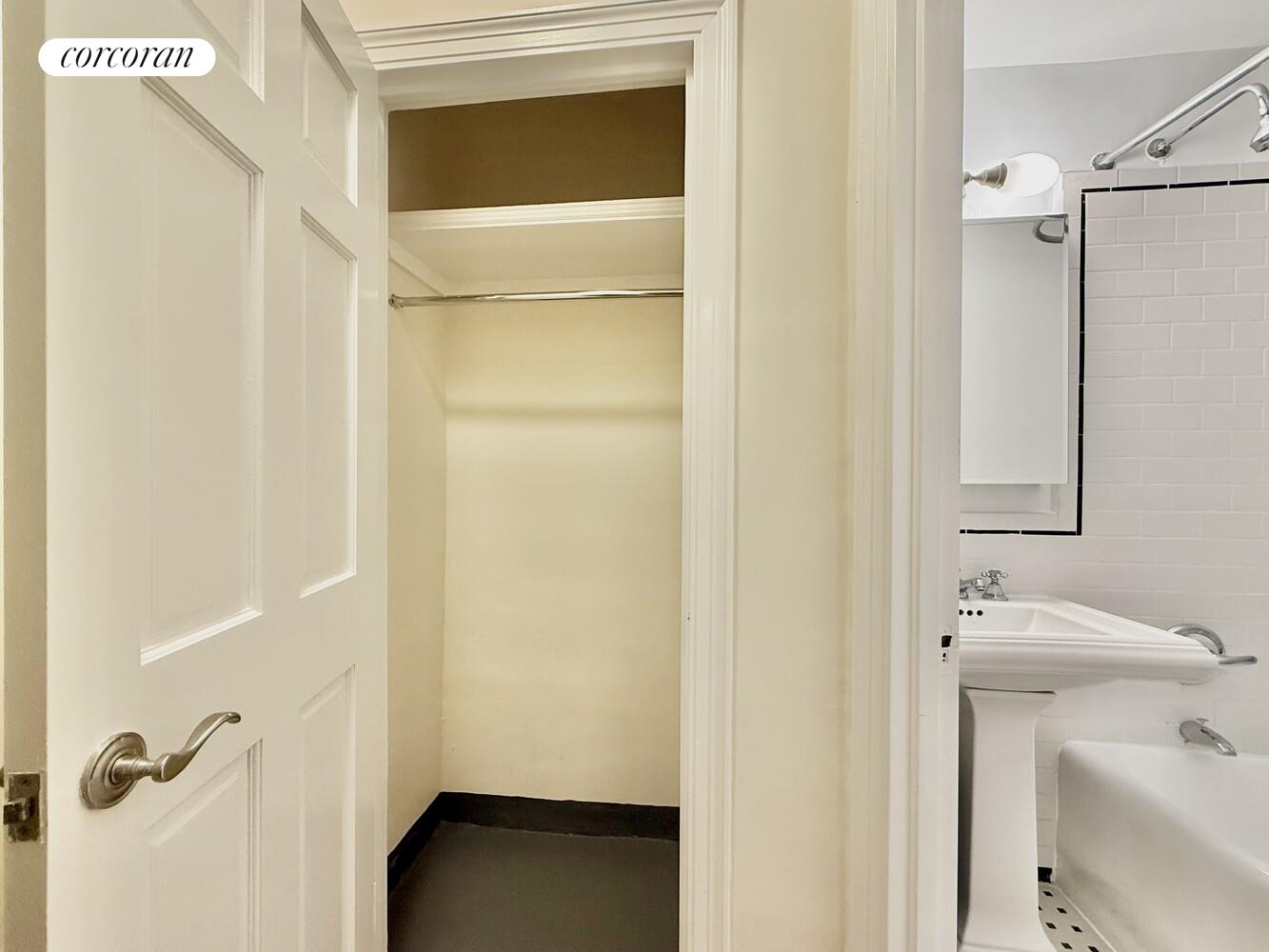 210 East 68th Street, Unit 3M Manhattan, NY 10065 - Photo 5 of 7