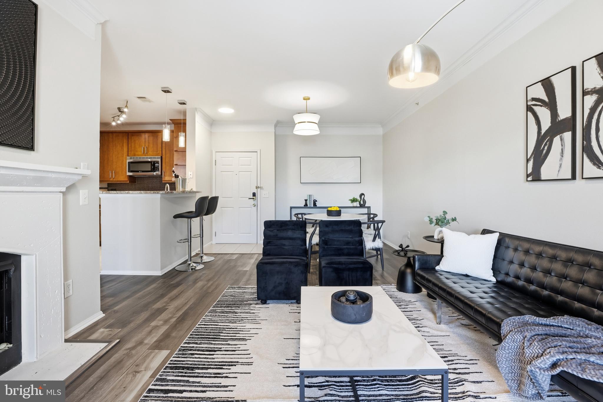 Rare Turnkey Penthouse 1bed condo!