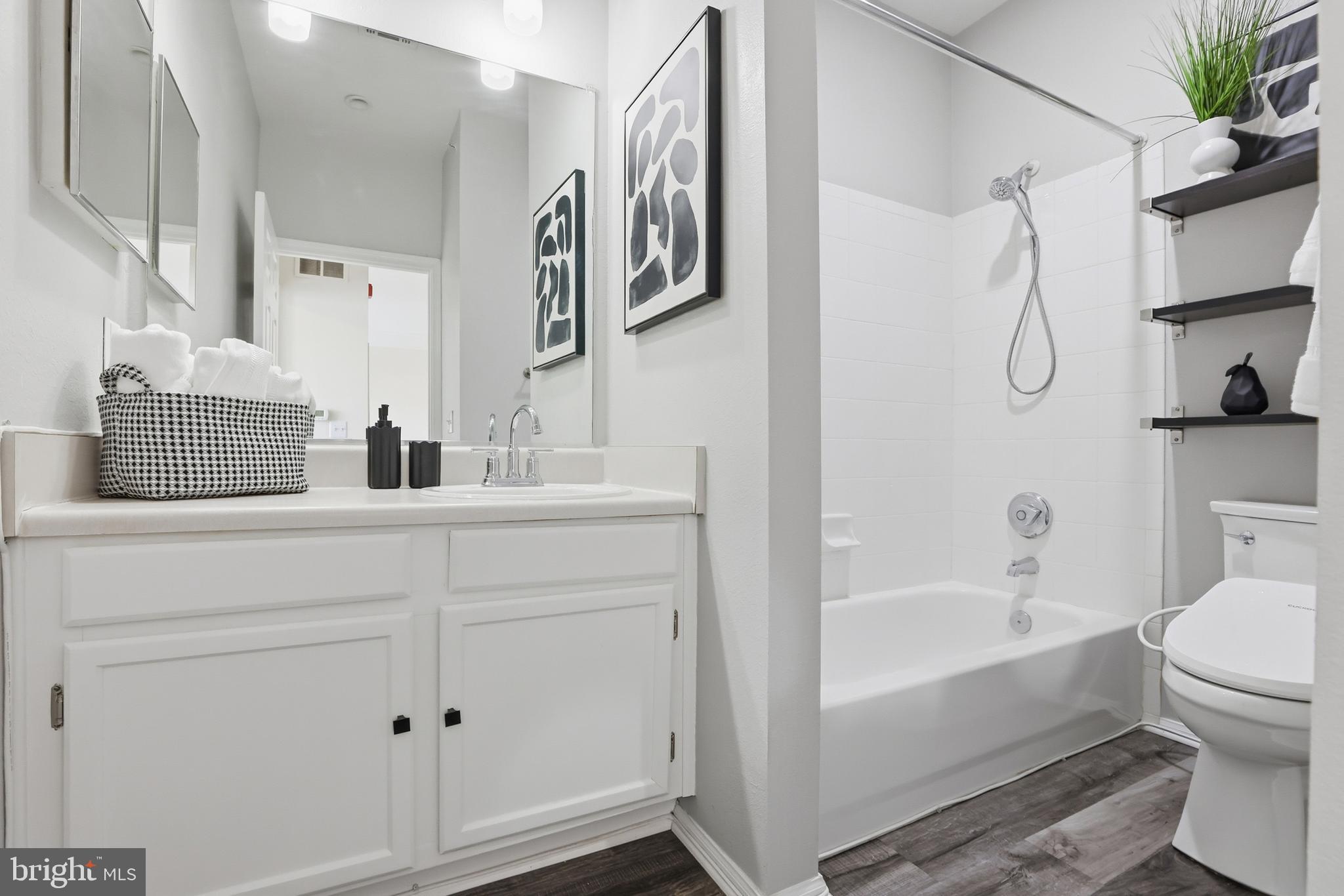 1580 Spring Gate Dr., Unit 4406 McLean, VA 22102 - Photo 19 of 43 Primary Bathroom